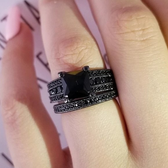 NEW Black Gray Gothic Engagement Ring Set - Picture 2 of 9